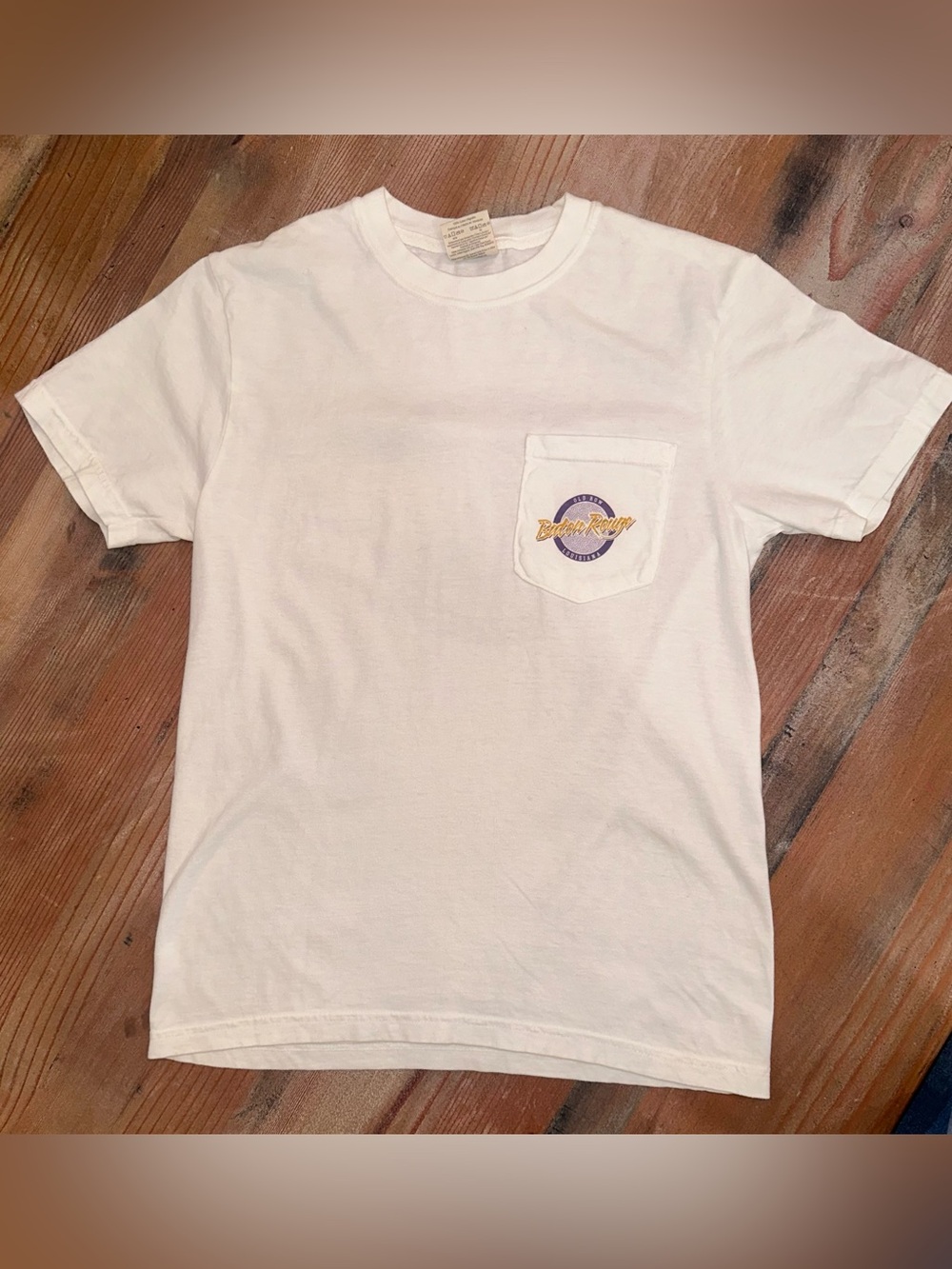 BATON ROUGE, LOUISIANA CIRCLE LOGO POCKET TEE Size small